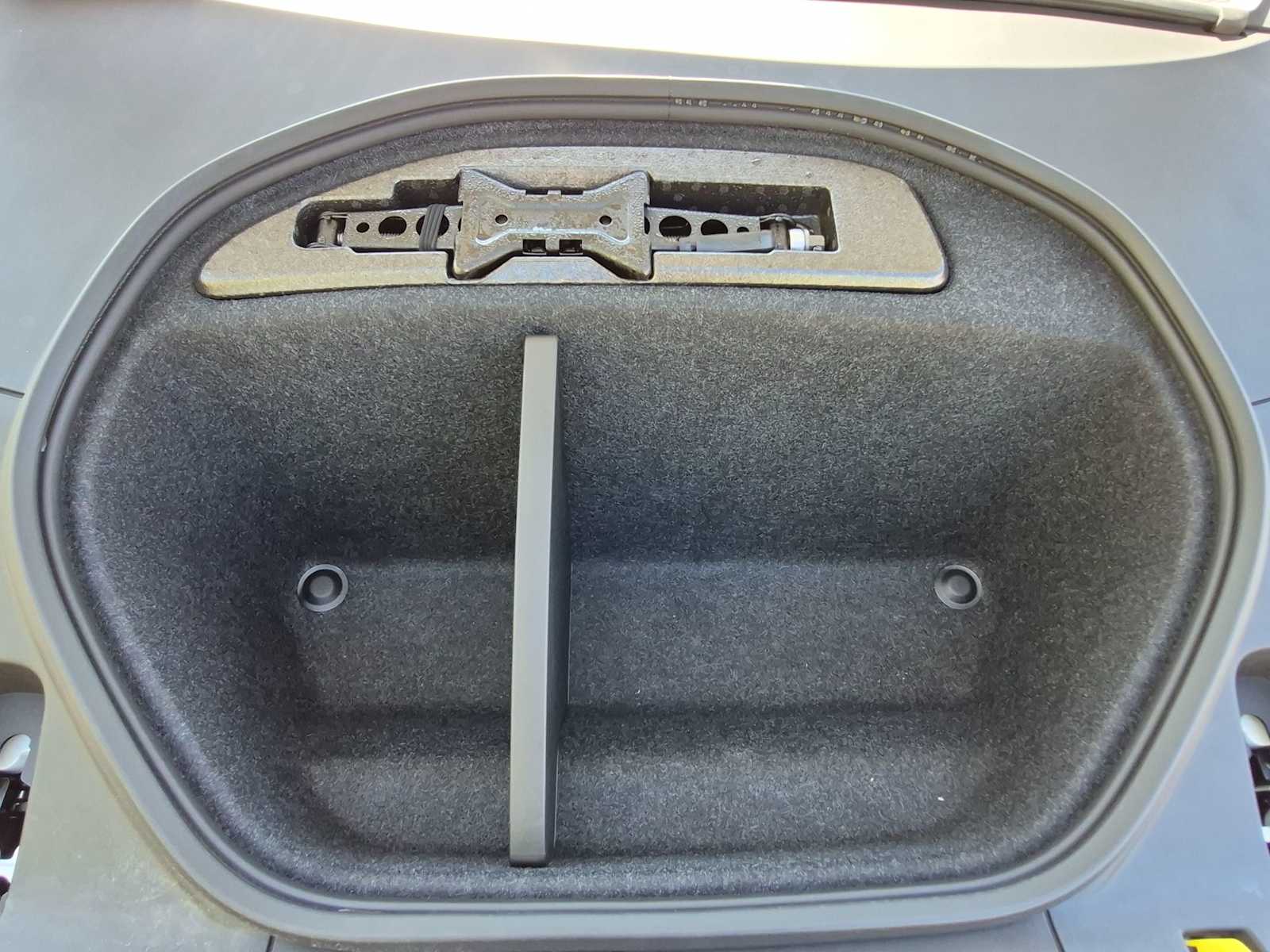 Thumbnail: 2022 Polestar 2 - 13