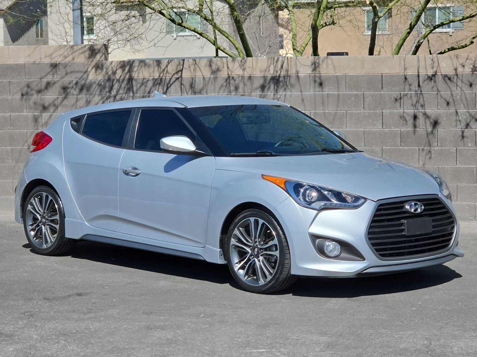 Thumbnail: 2017 Hyundai Veloster - 3
