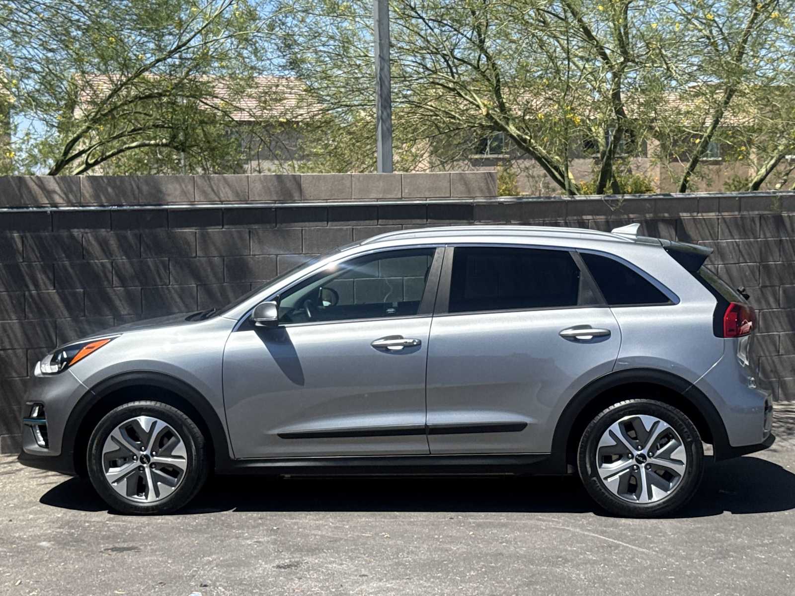 Thumbnail: 2022 Kia Niro - 5