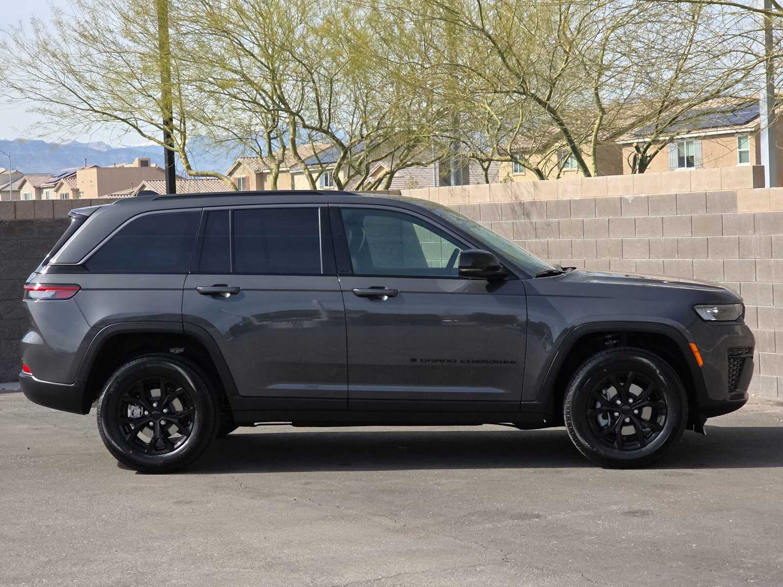 Thumbnail: 2026 Jeep Grand Cherokee - 9