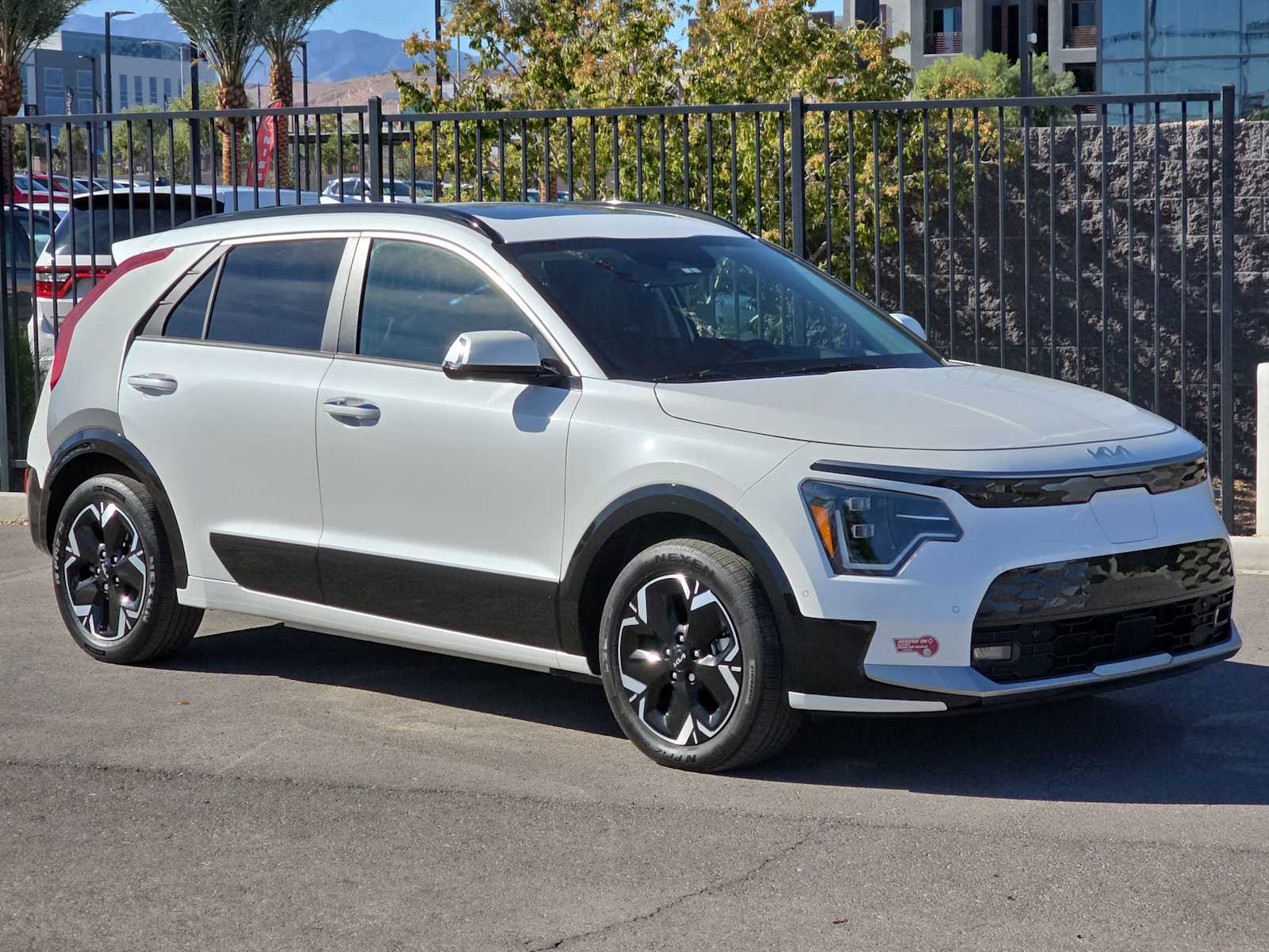 Thumbnail: 2023 Kia Niro - 3