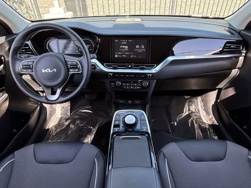 2022 Kia Niro S 14