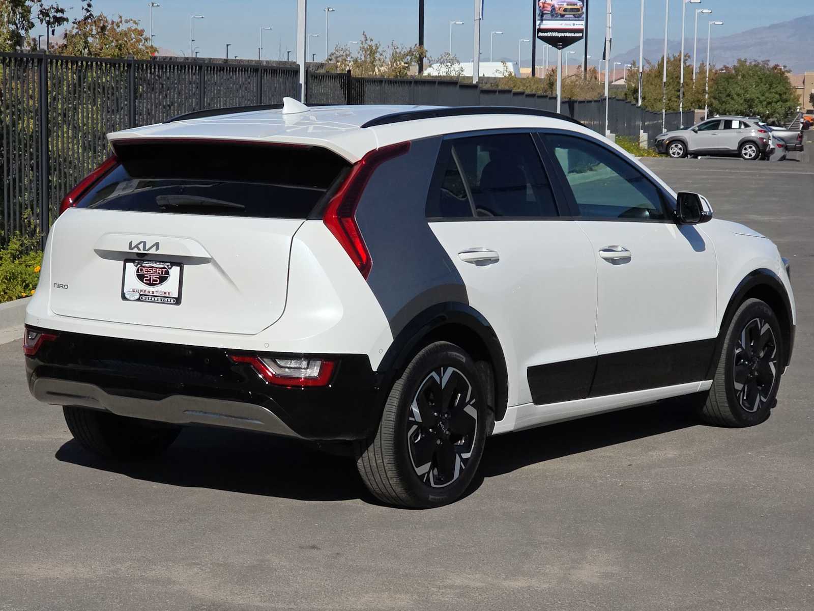 Thumbnail: 2023 Kia Niro - 9