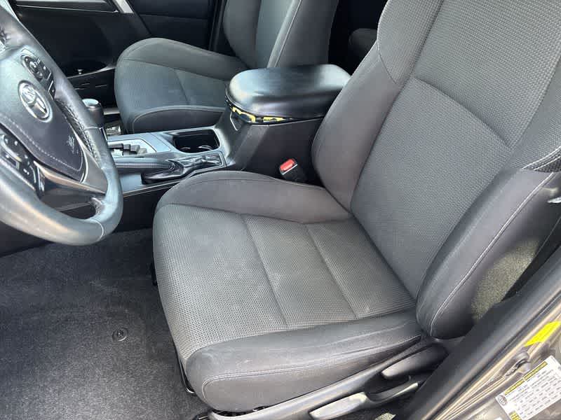 Thumbnail: 2017 Toyota RAV4 - 15