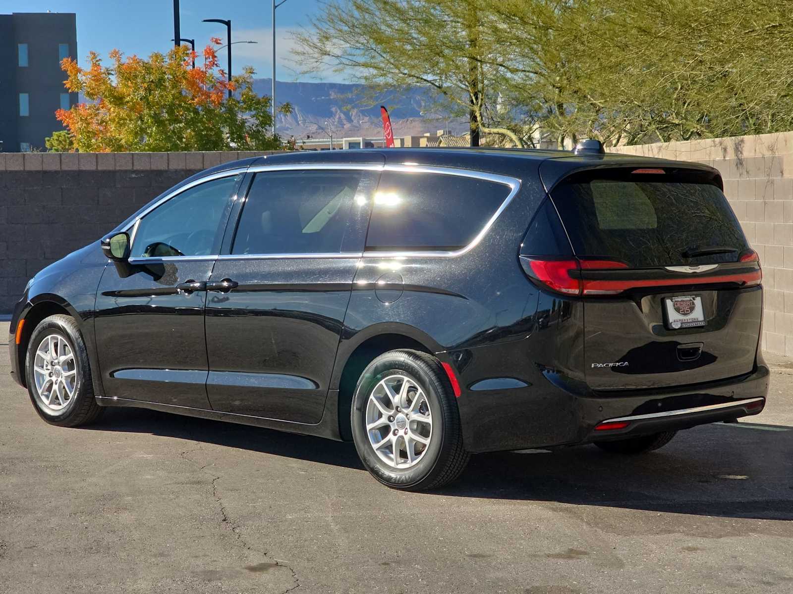 Thumbnail: 2024 Chrysler Pacifica - 7