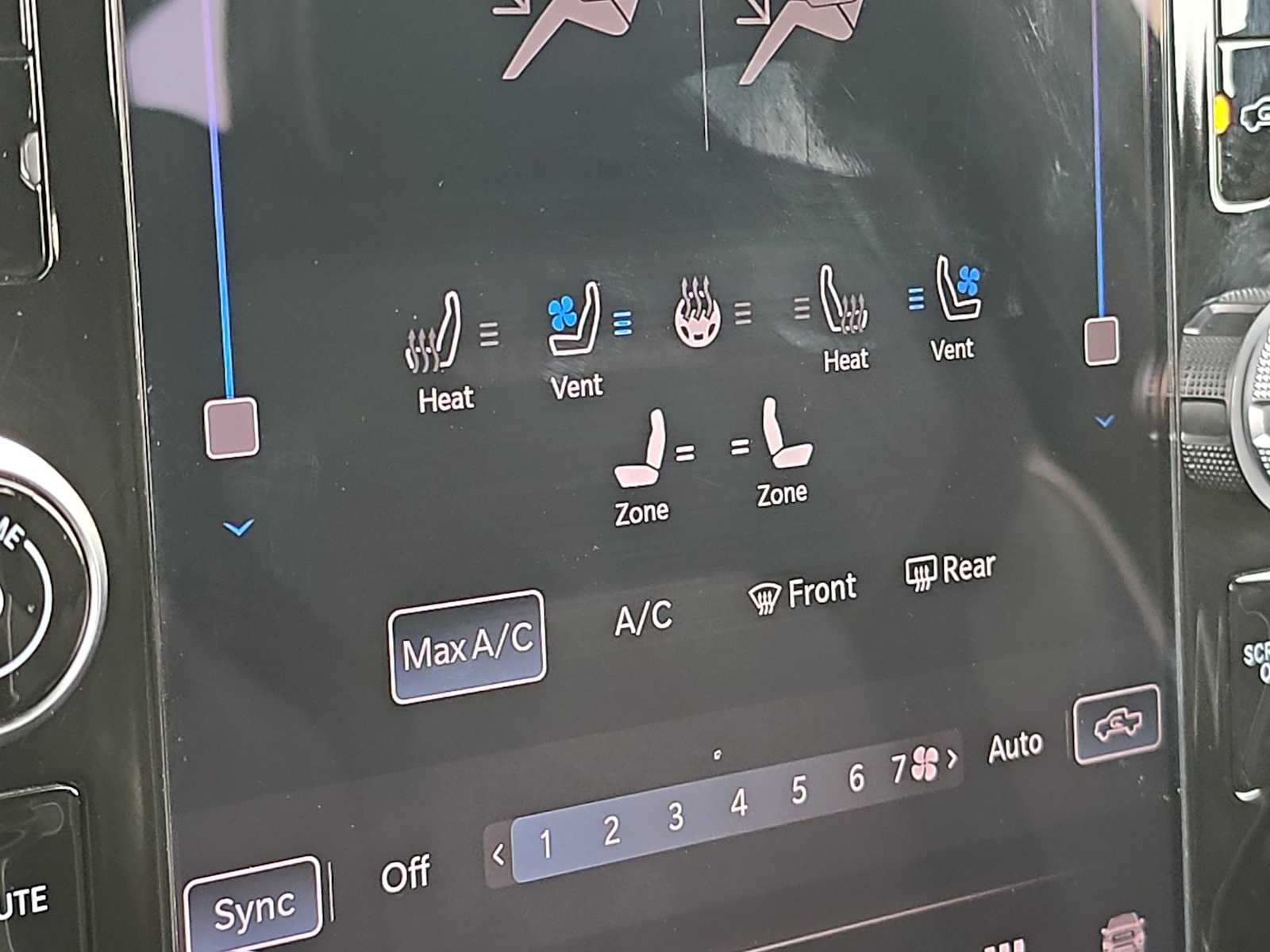 Thumbnail: 2025 RAM 1500 - 27