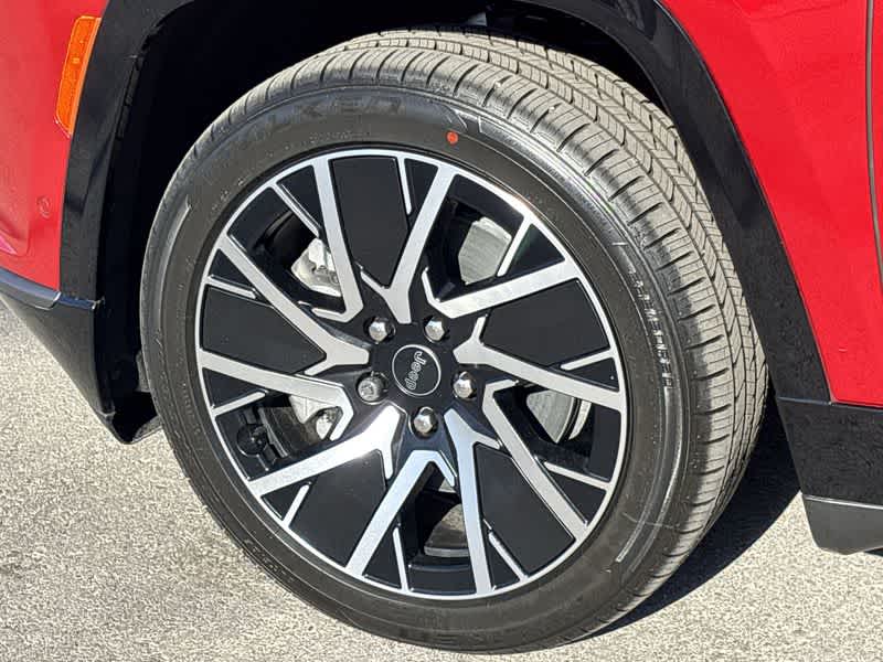 Thumbnail: 2025 Jeep Wagoneer S - 12