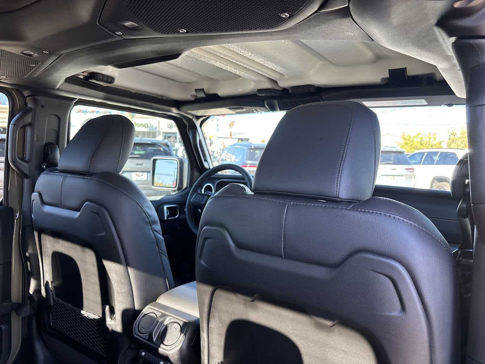 Thumbnail: 2025 Jeep Gladiator - 21