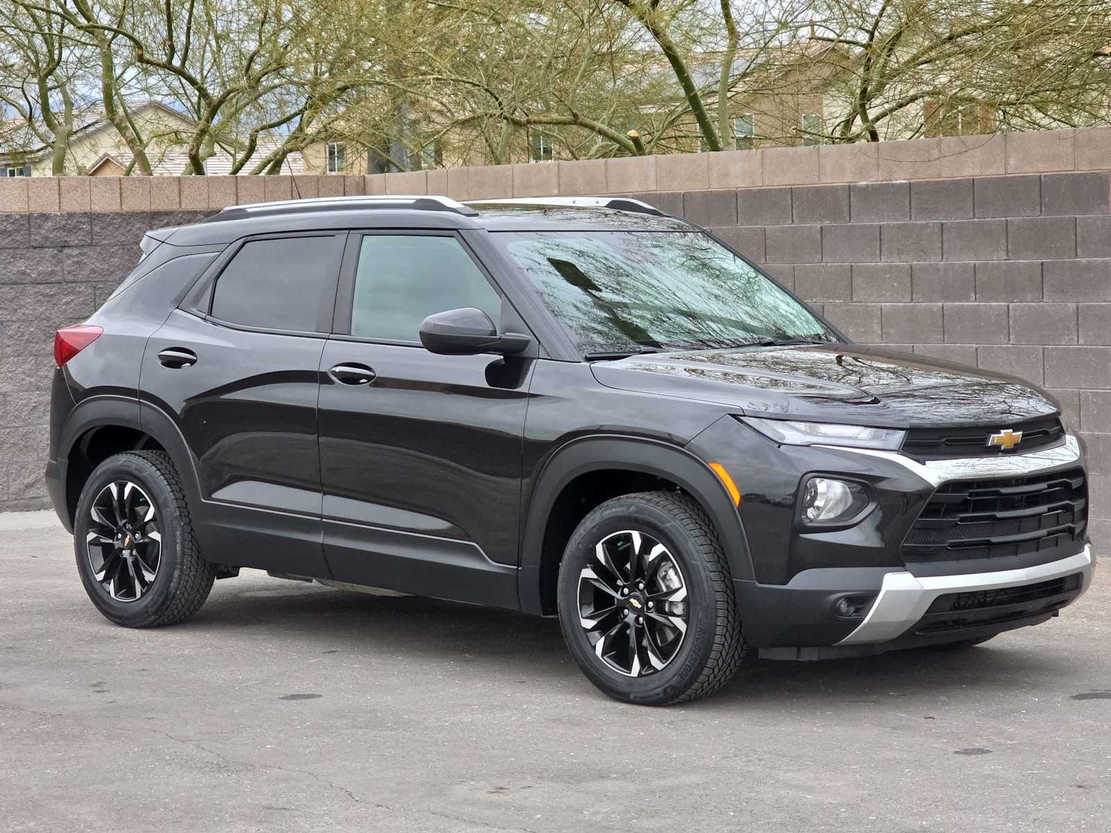 Thumbnail: 2023 Chevrolet TrailBlazer - 3