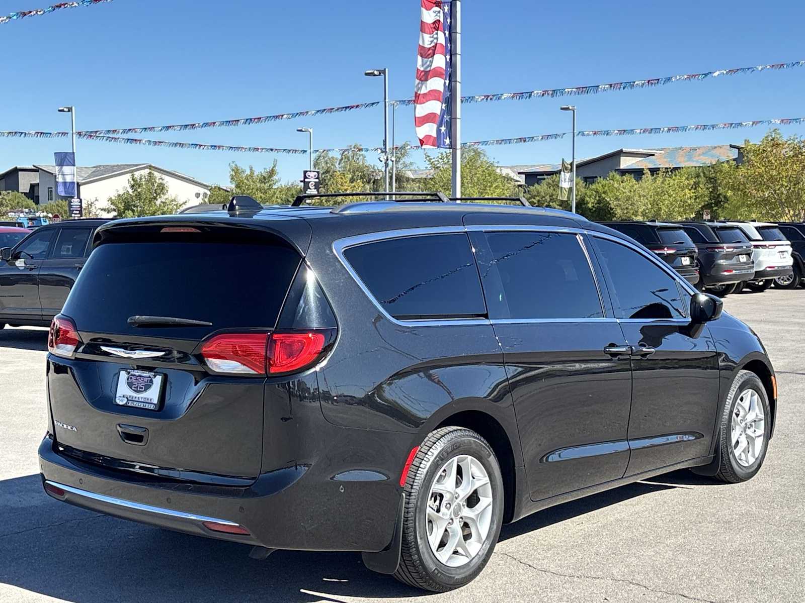 Thumbnail: 2019 Chrysler Pacifica - 9