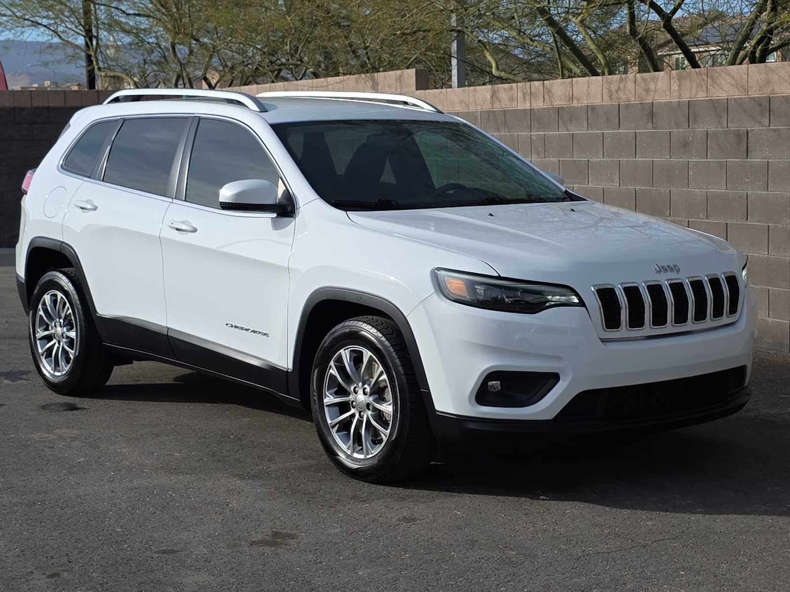 Thumbnail: 2019 Jeep Cherokee - 3