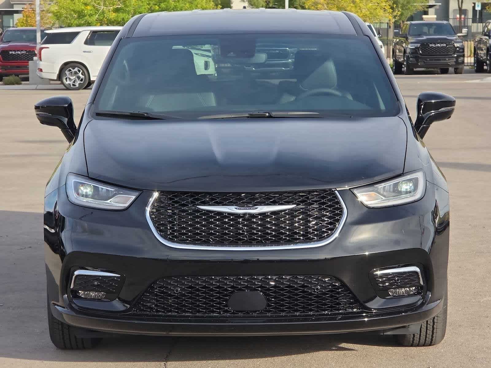 Thumbnail: 2026 Chrysler Pacifica - 4