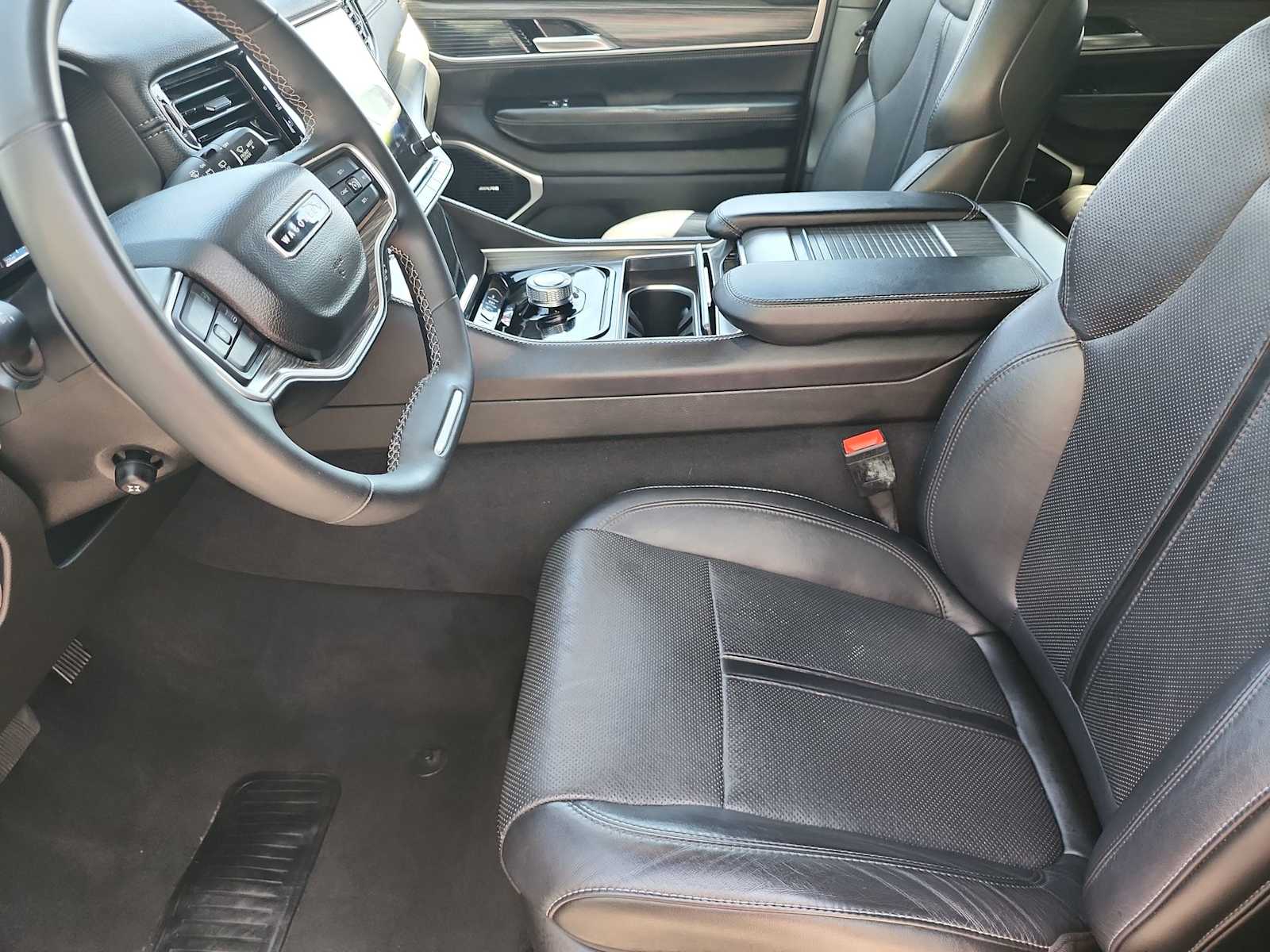 Thumbnail: 2024 Jeep Wagoneer - 14