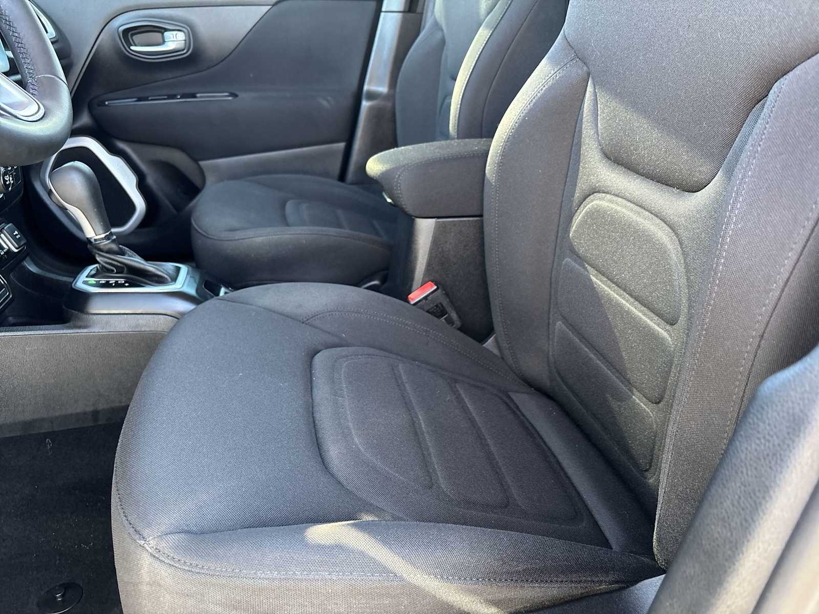 Thumbnail: 2018 Jeep Renegade - 15