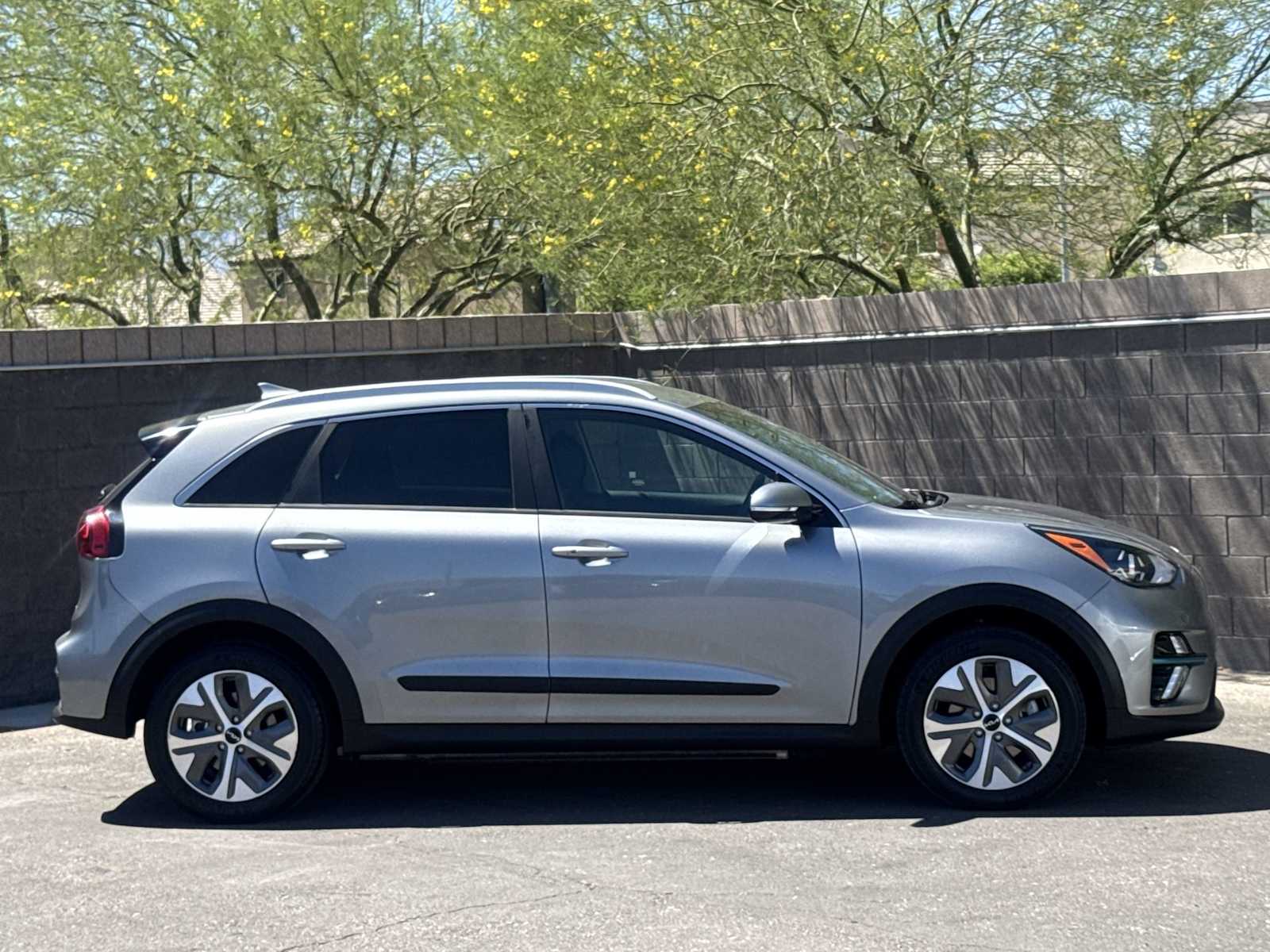 Thumbnail: 2022 Kia Niro - 9