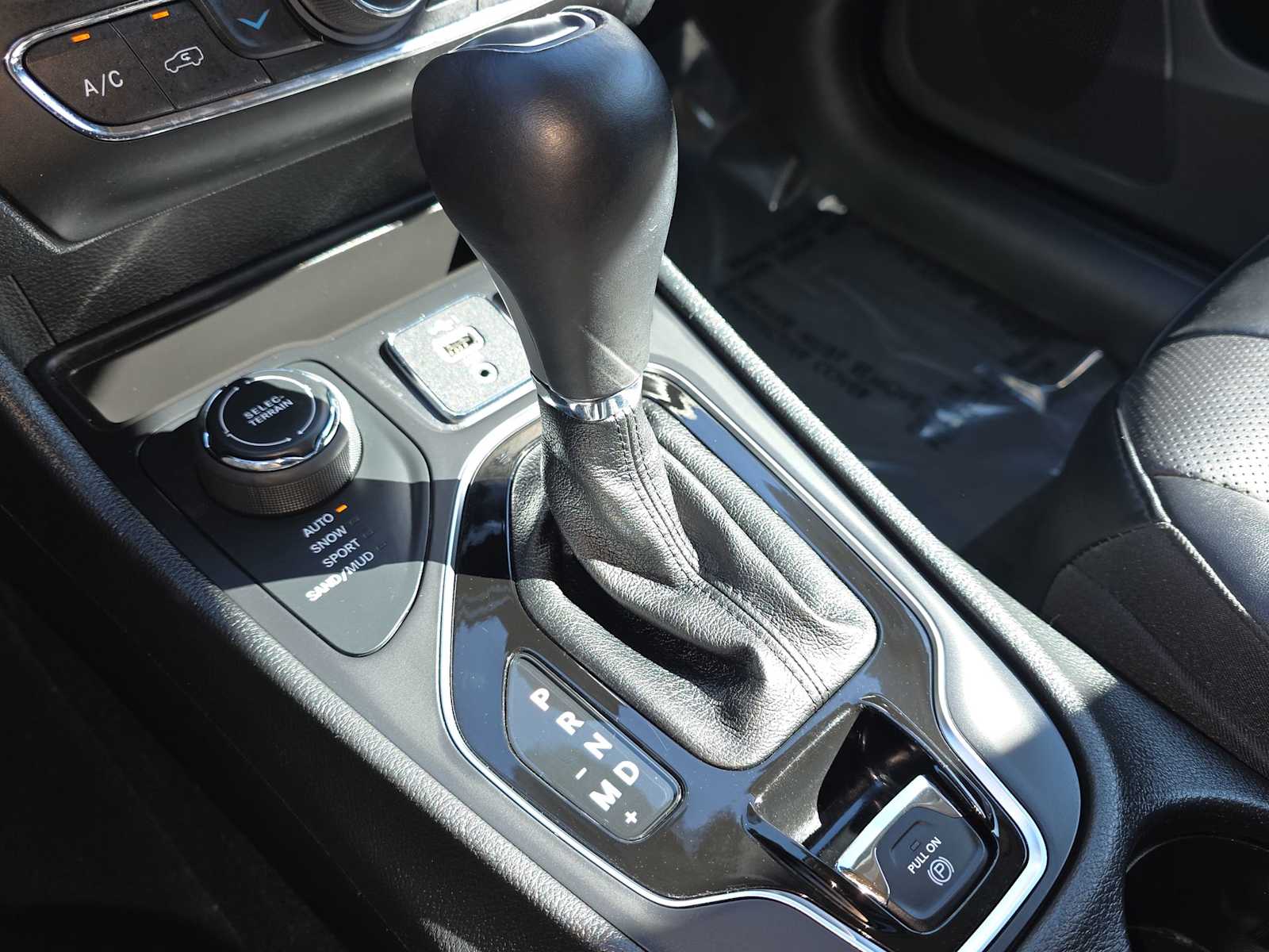 Thumbnail: 2022 Jeep Cherokee - 21