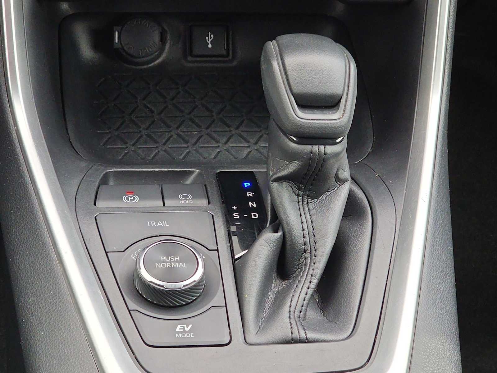 Thumbnail: 2021 Toyota RAV4 - 21