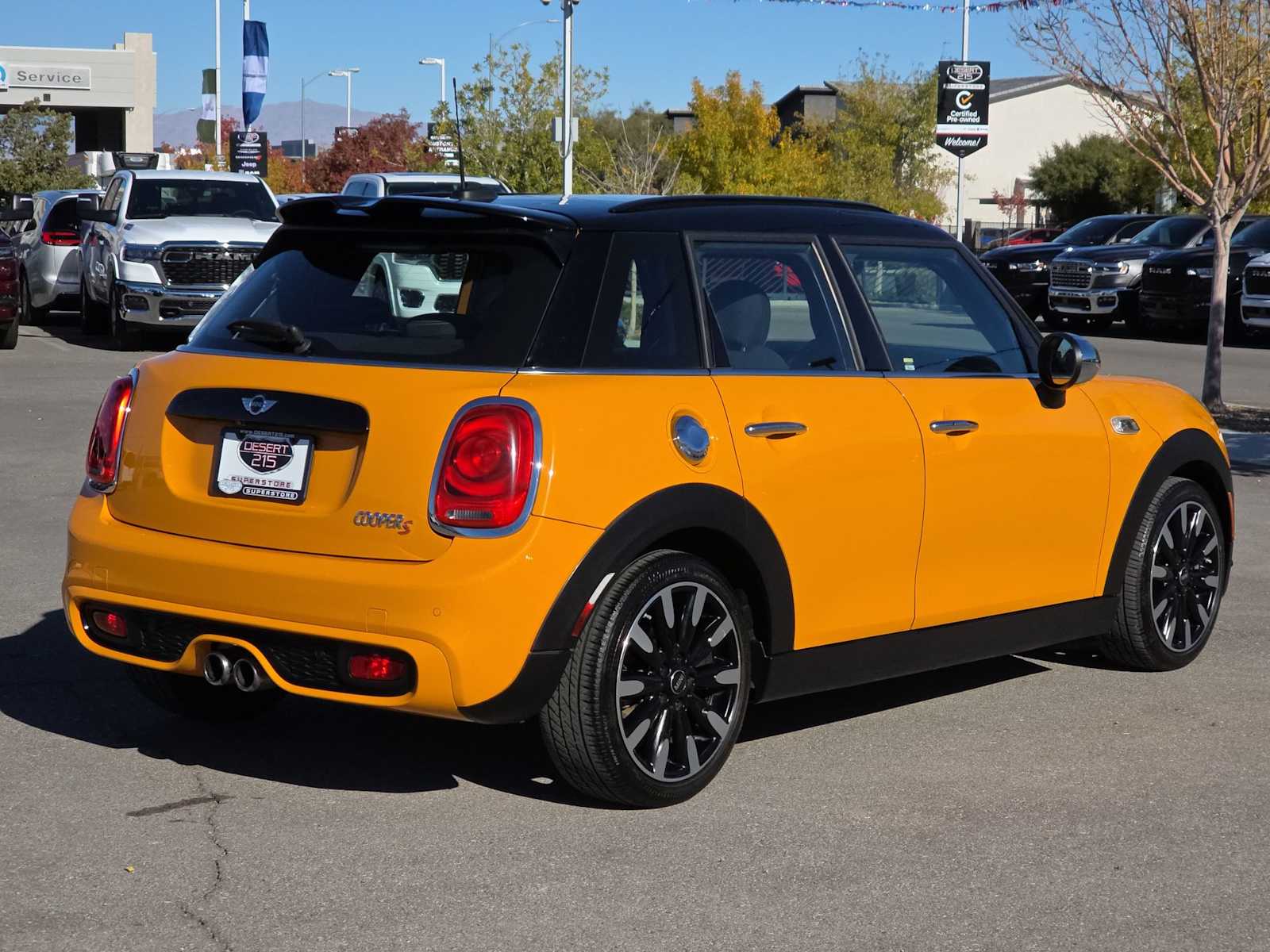 Thumbnail: 2018 MINI Cooper Hardtop - 11