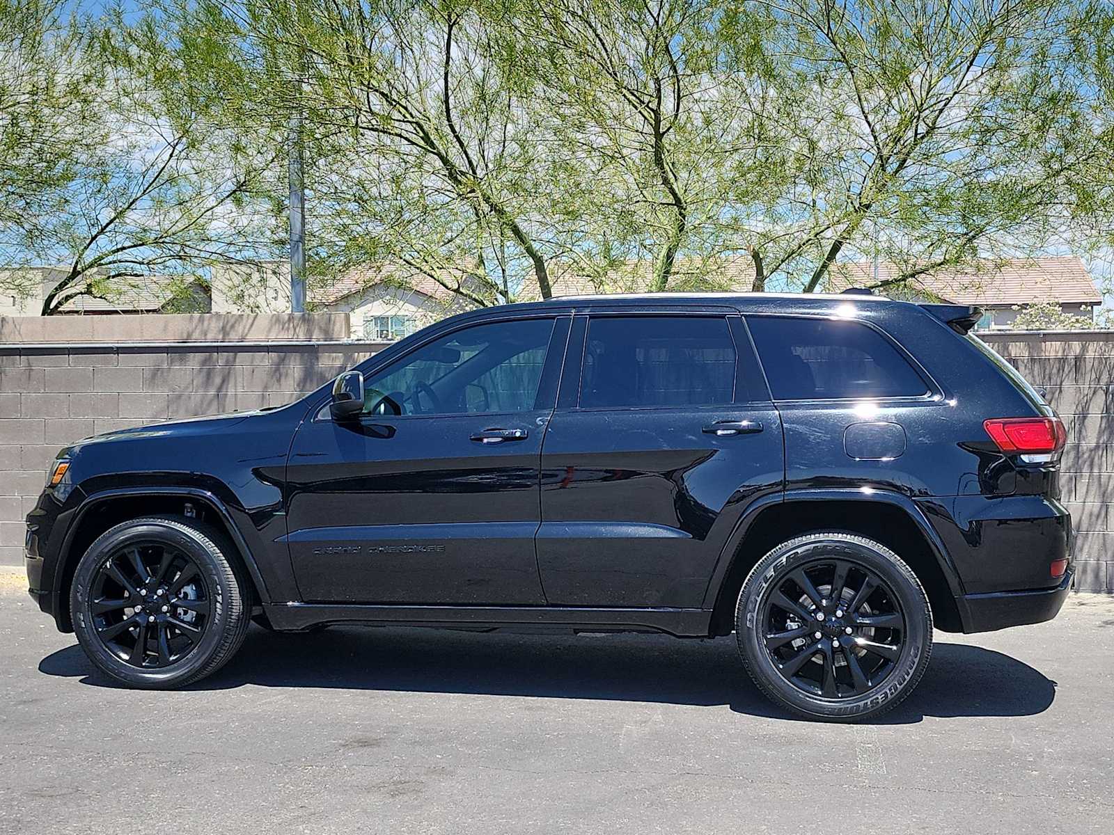 Thumbnail: 2020 Jeep Grand Cherokee - 5