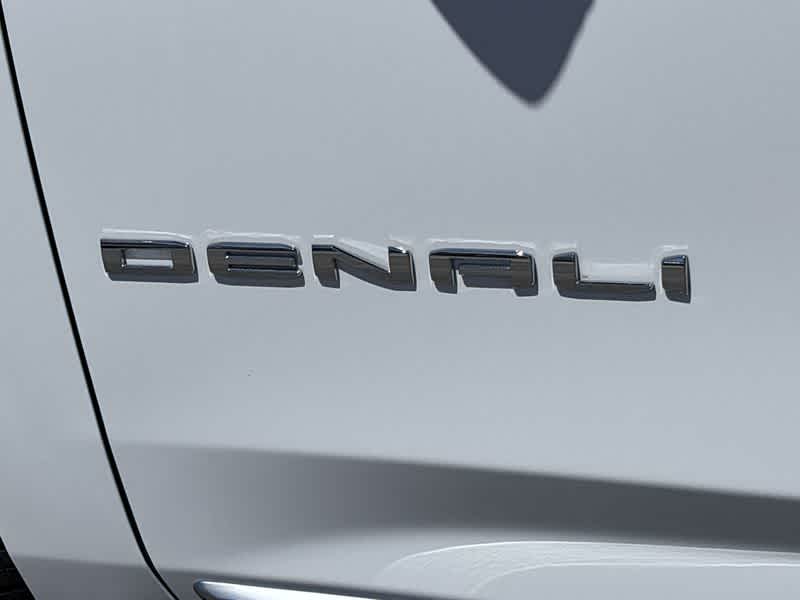 2024 GMC Yukon XL Denali 11