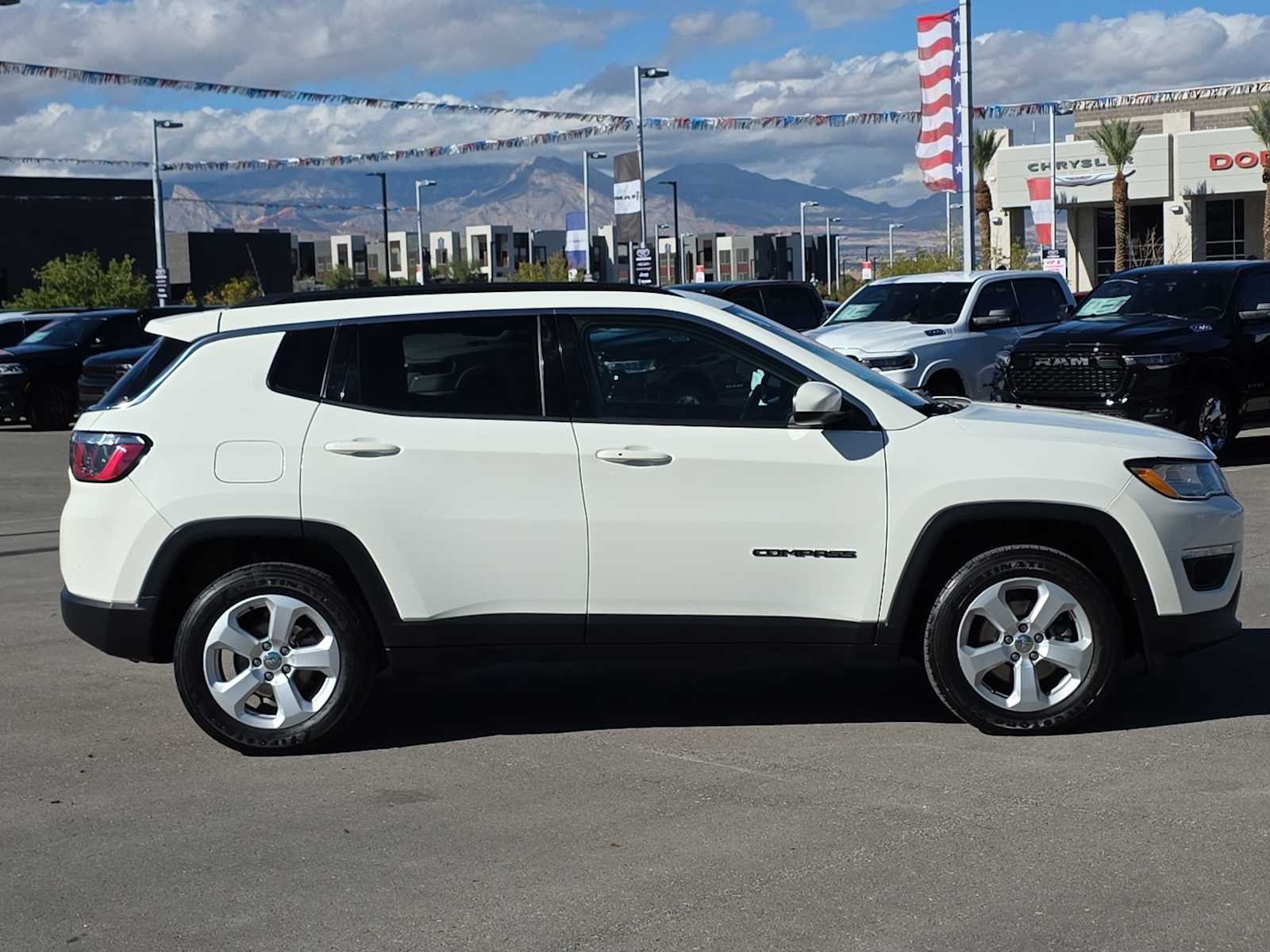 Thumbnail: 2019 Jeep Compass - 10