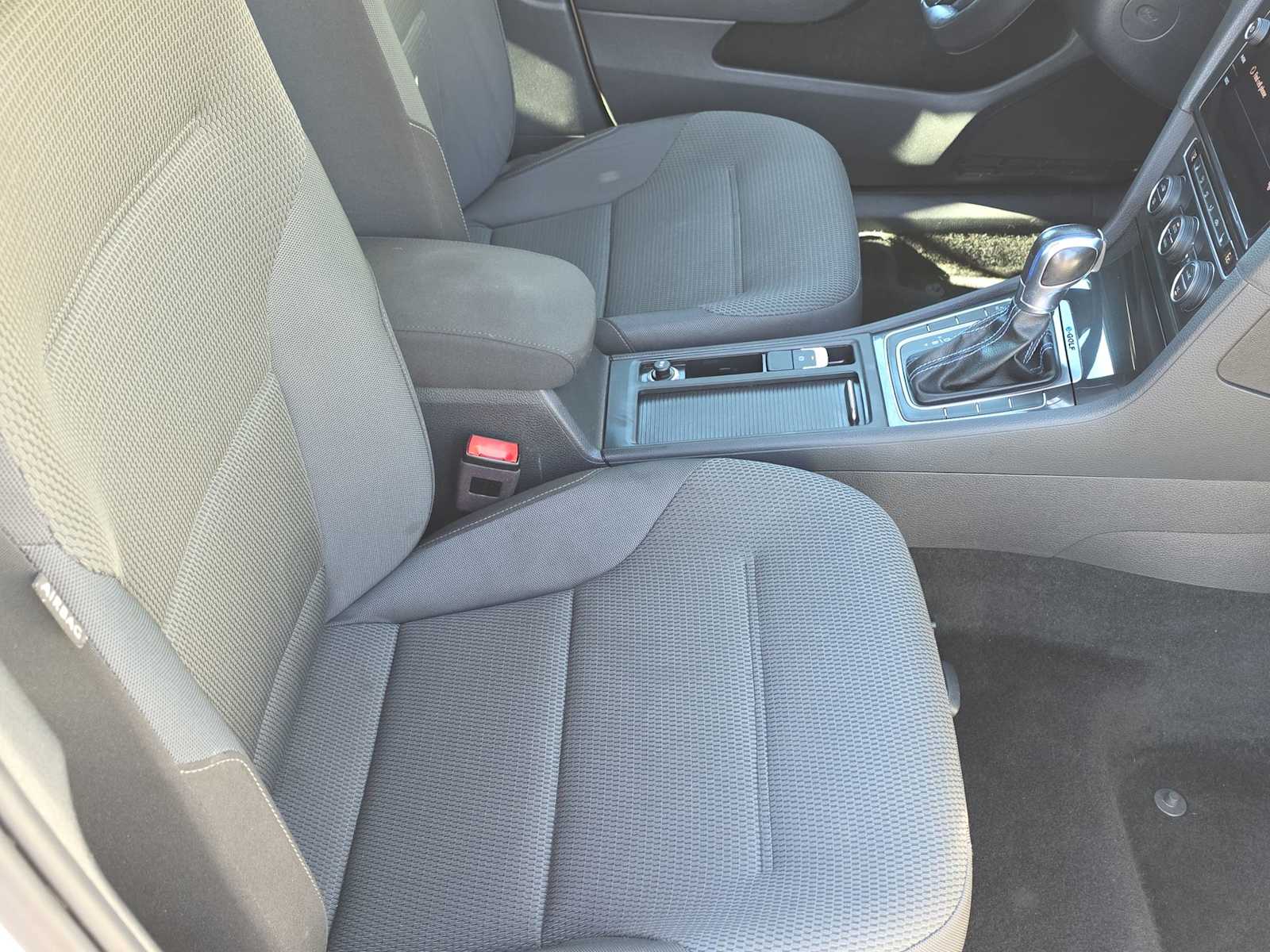 Thumbnail: 2019 Volkswagen e-Golf - 18