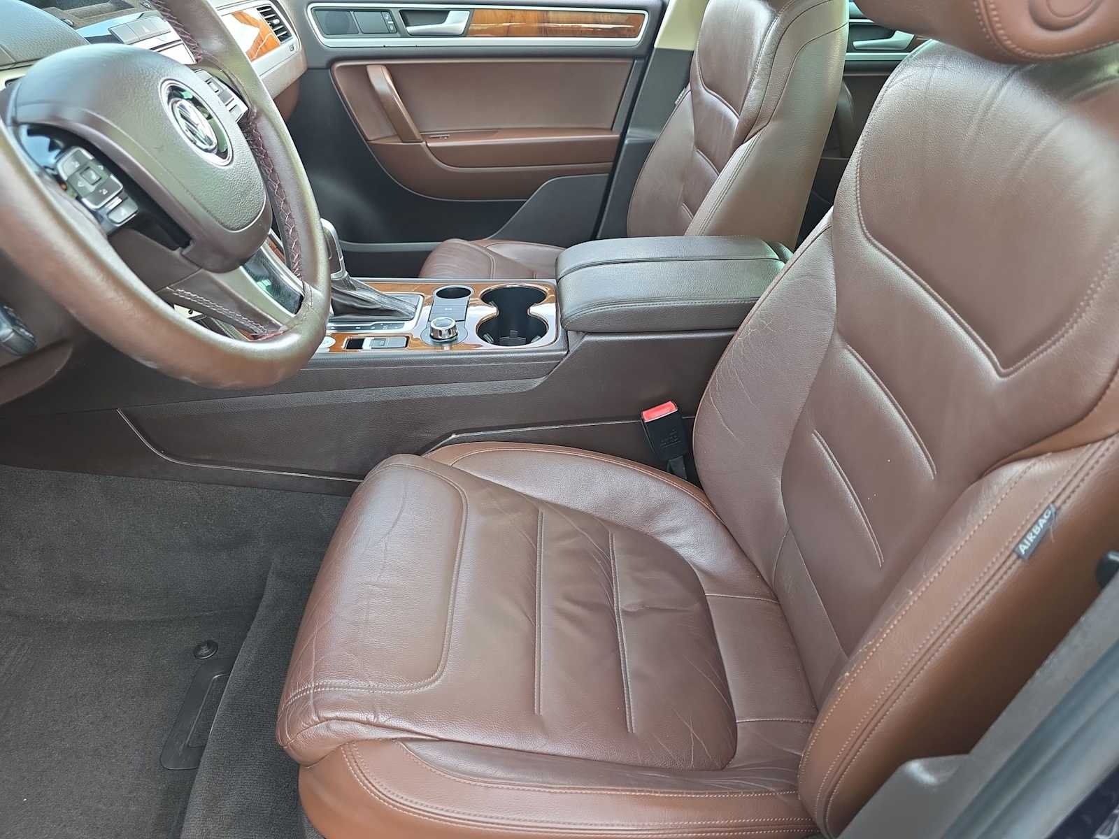 Thumbnail: 2014 Volkswagen Touareg - 15