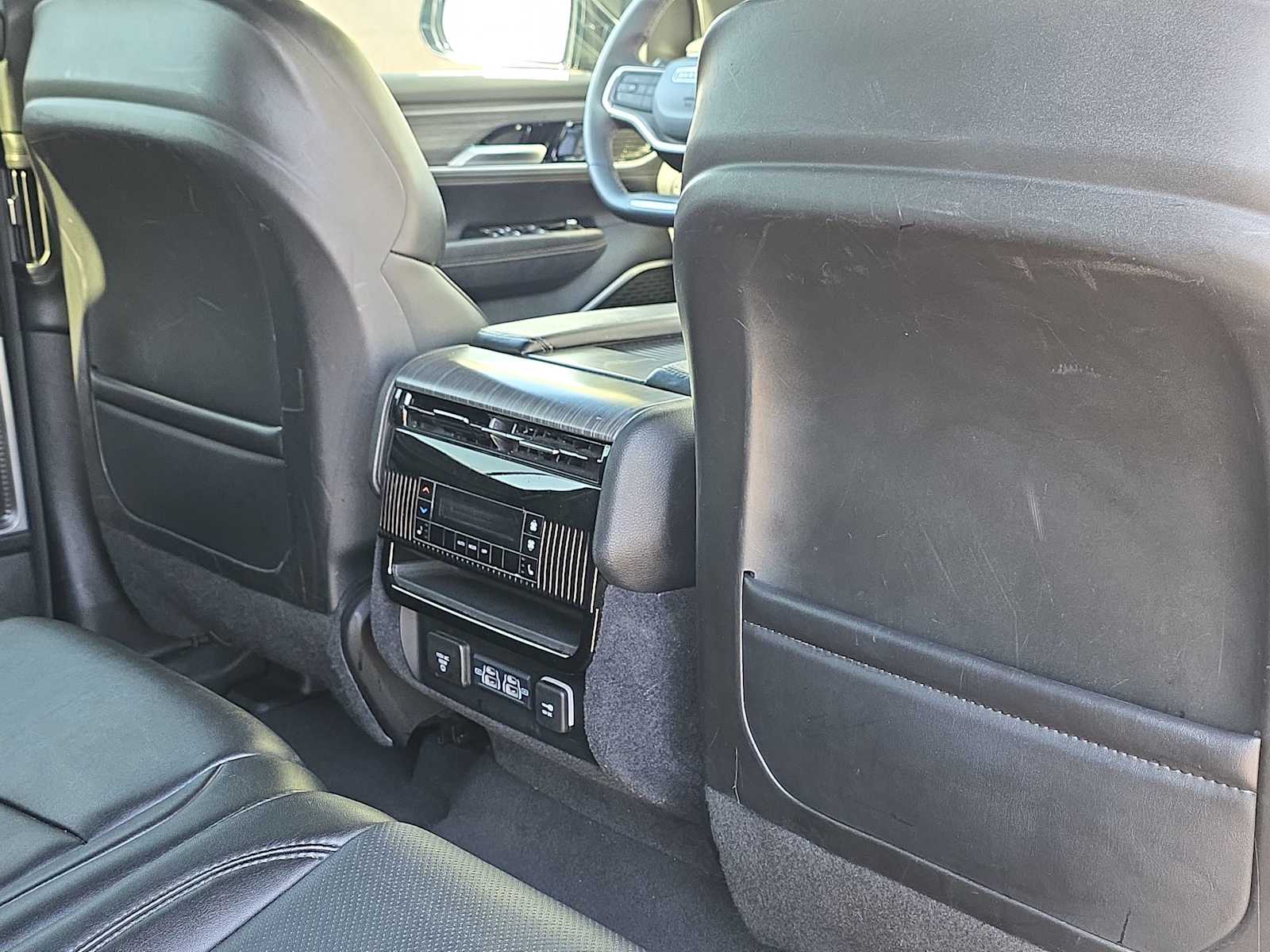 Thumbnail: 2024 Jeep Wagoneer - 16