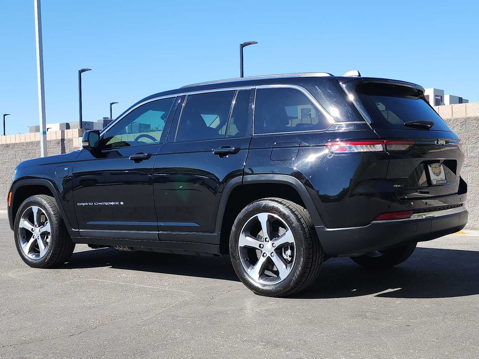 Thumbnail: 2024 Jeep Grand Cherokee - 7