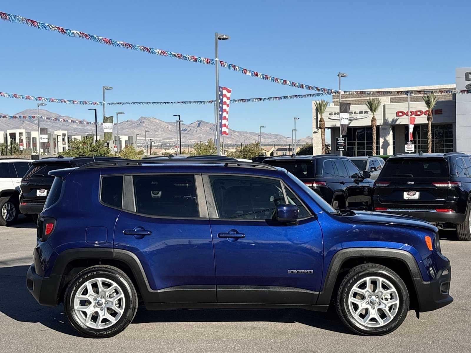 Thumbnail: 2018 Jeep Renegade - 10