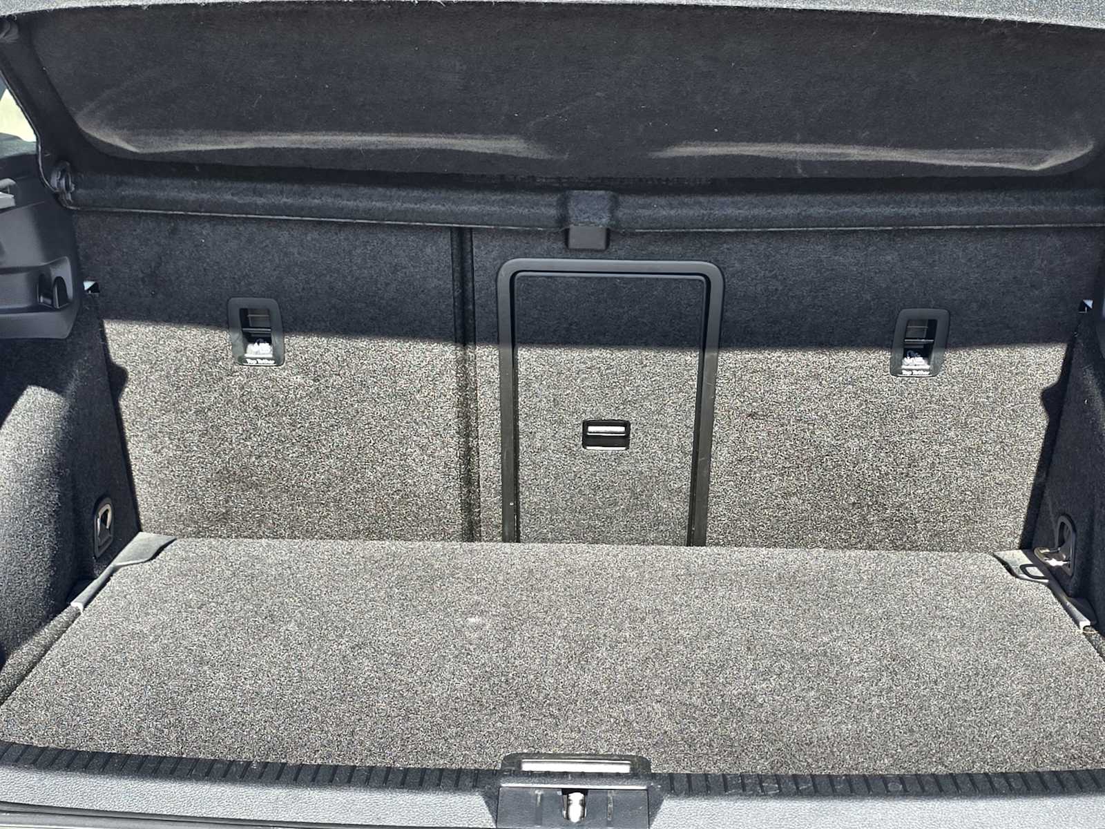 Thumbnail: 2019 Volkswagen e-Golf - 23