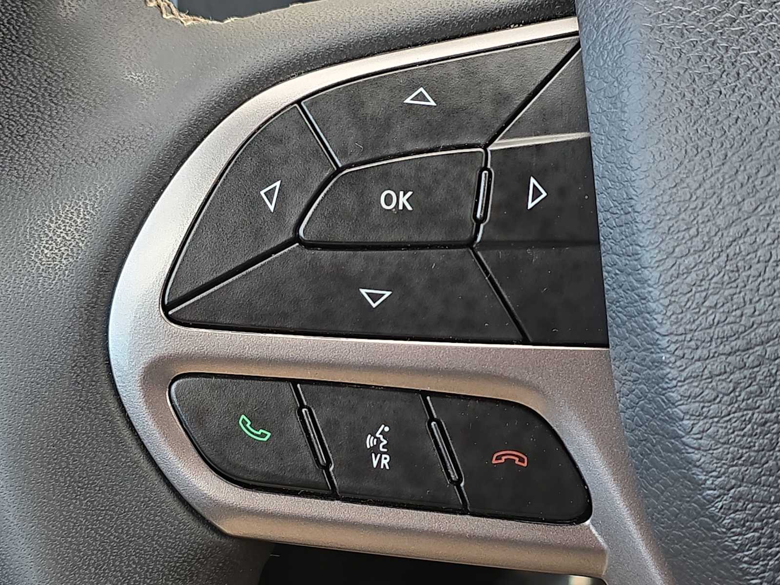 Thumbnail: 2021 Jeep Cherokee - 29