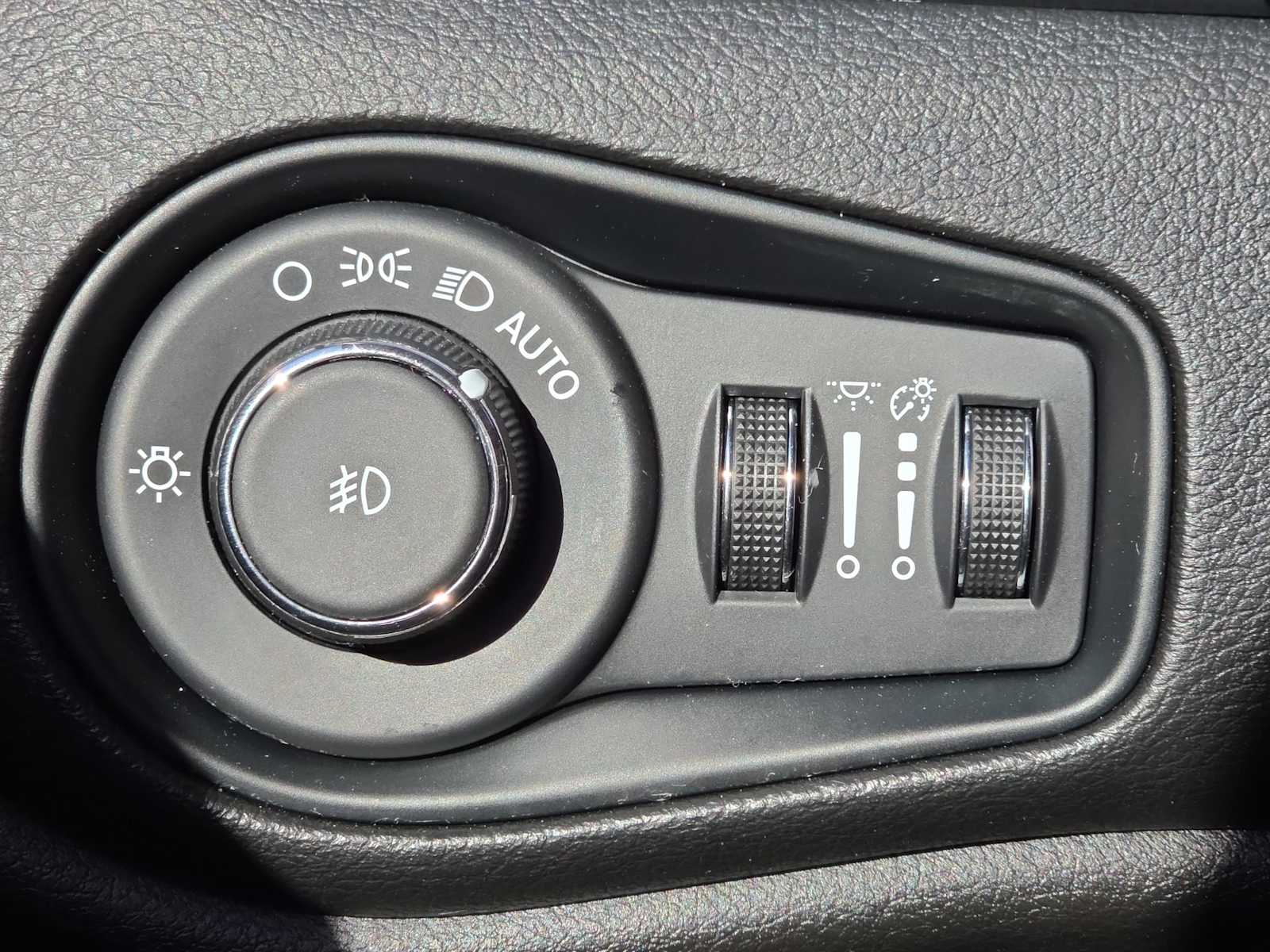 Thumbnail: 2023 Jeep Renegade - 29