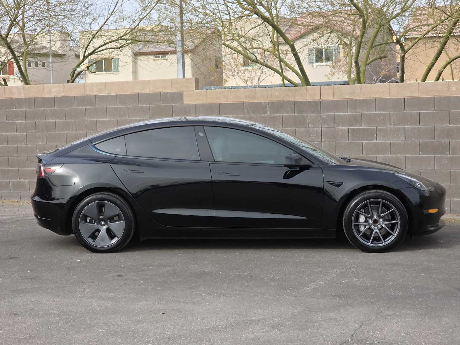 Thumbnail: 2023 Tesla Model 3 - 10