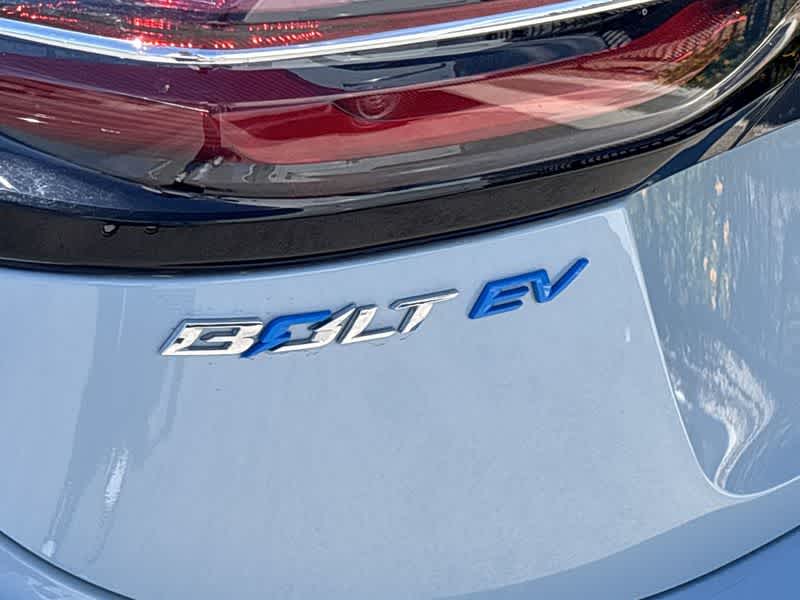 Thumbnail: 2022 Chevrolet Bolt EV - 11