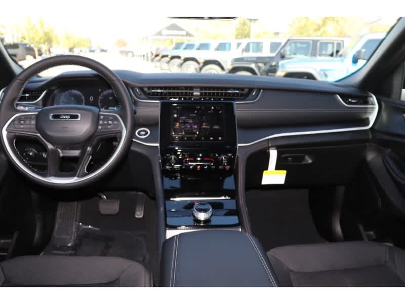 Thumbnail: 2025 Jeep Grand Cherokee L - 17