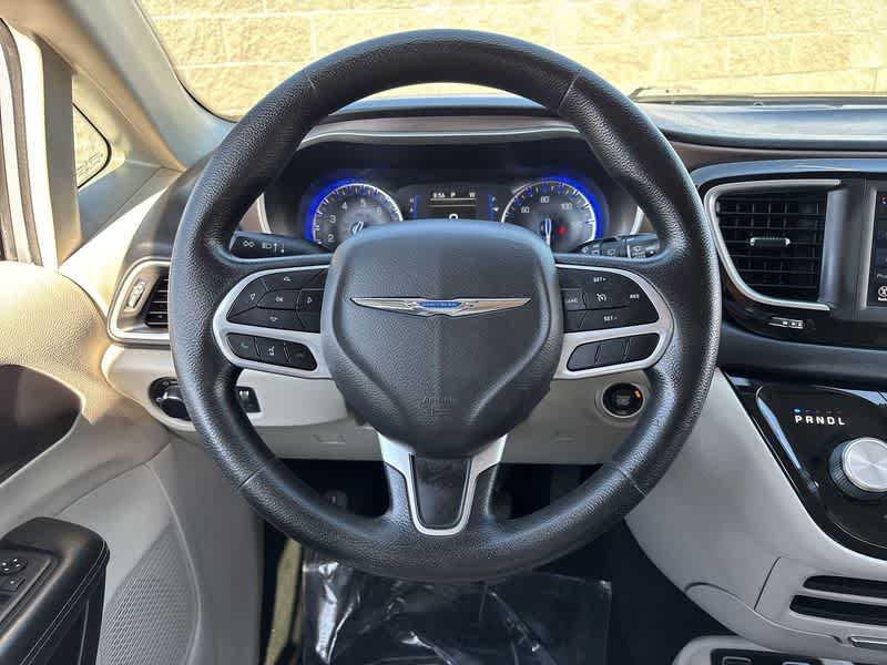 Thumbnail: 2021 Chrysler Voyager - 19