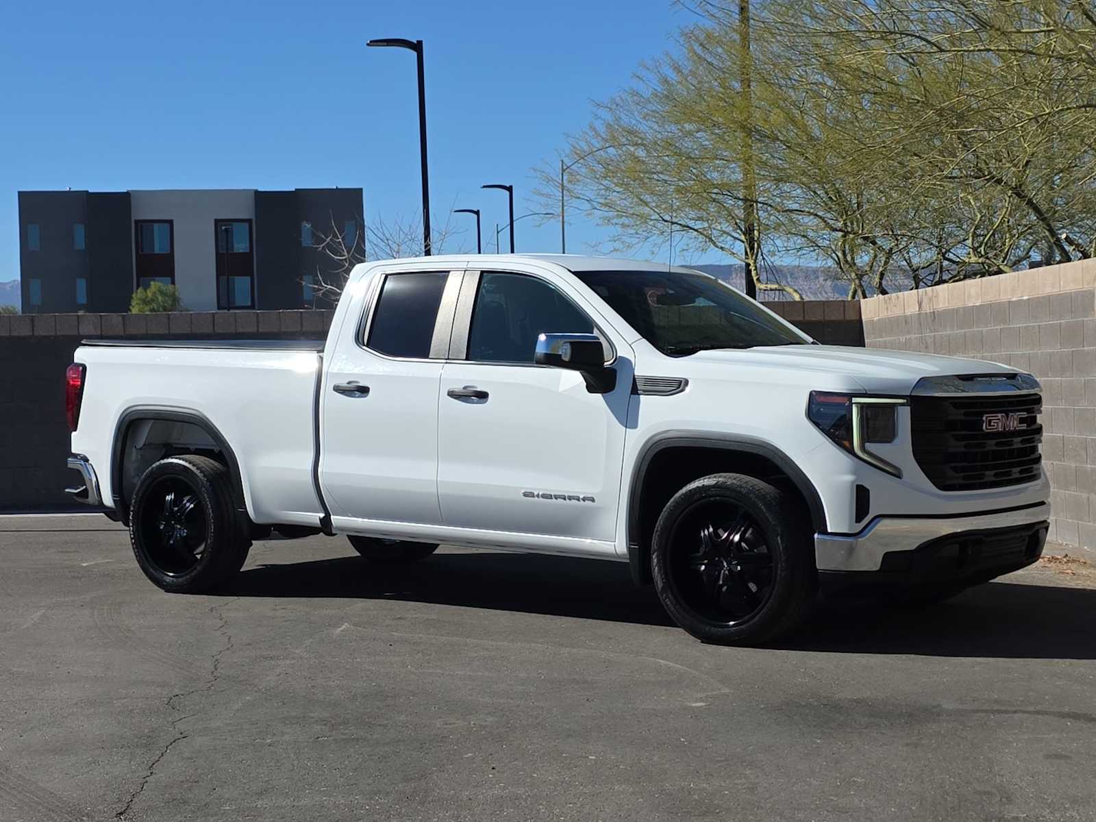 Thumbnail: 2023 GMC Sierra 1500 - 22