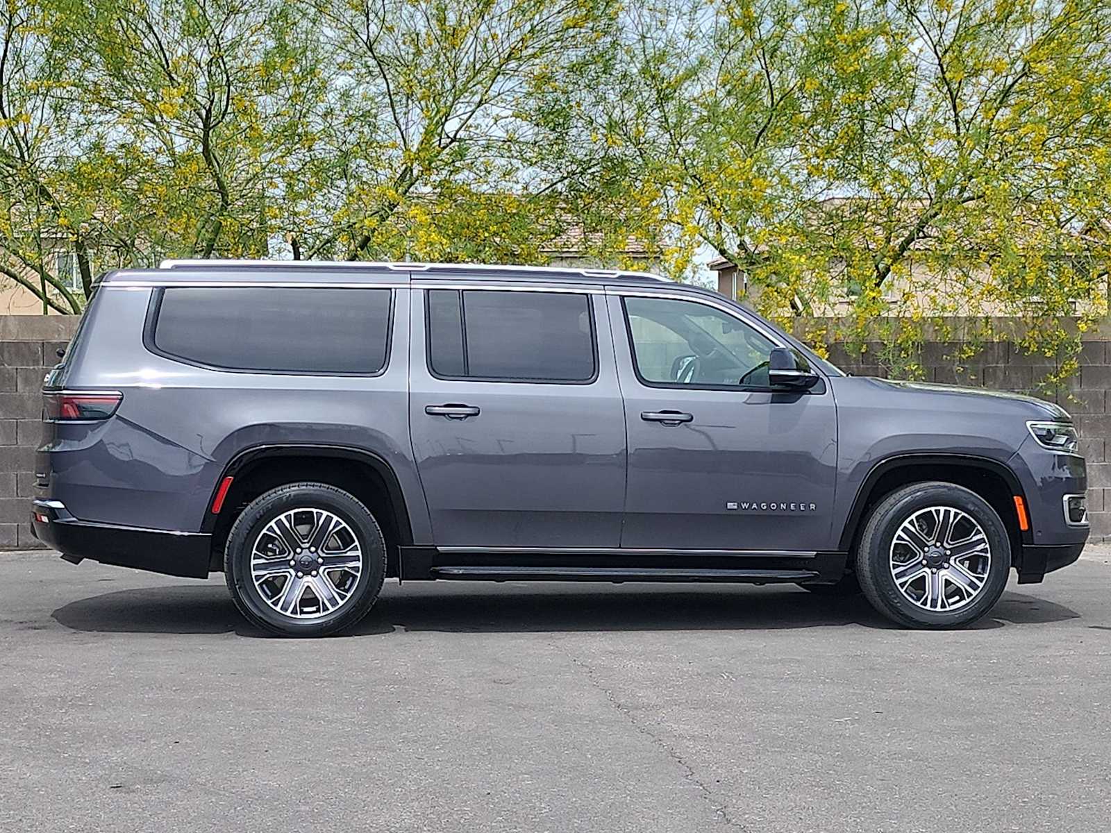 Thumbnail: 2024 Jeep Wagoneer - 10