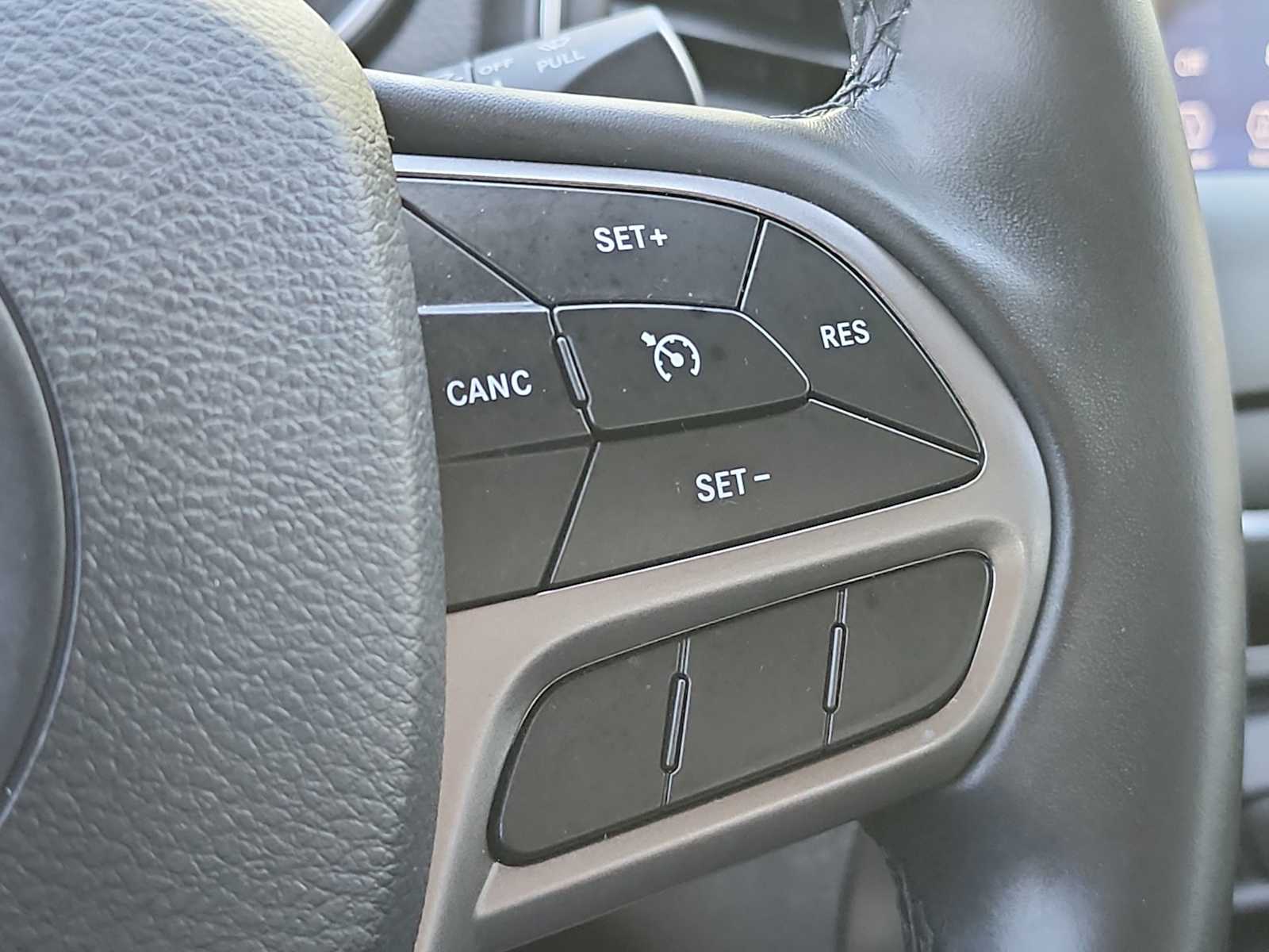 Thumbnail: 2019 Jeep Cherokee - 28