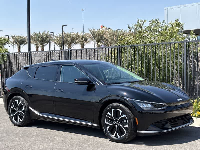 Thumbnail: 2022 Kia EV6 - 2