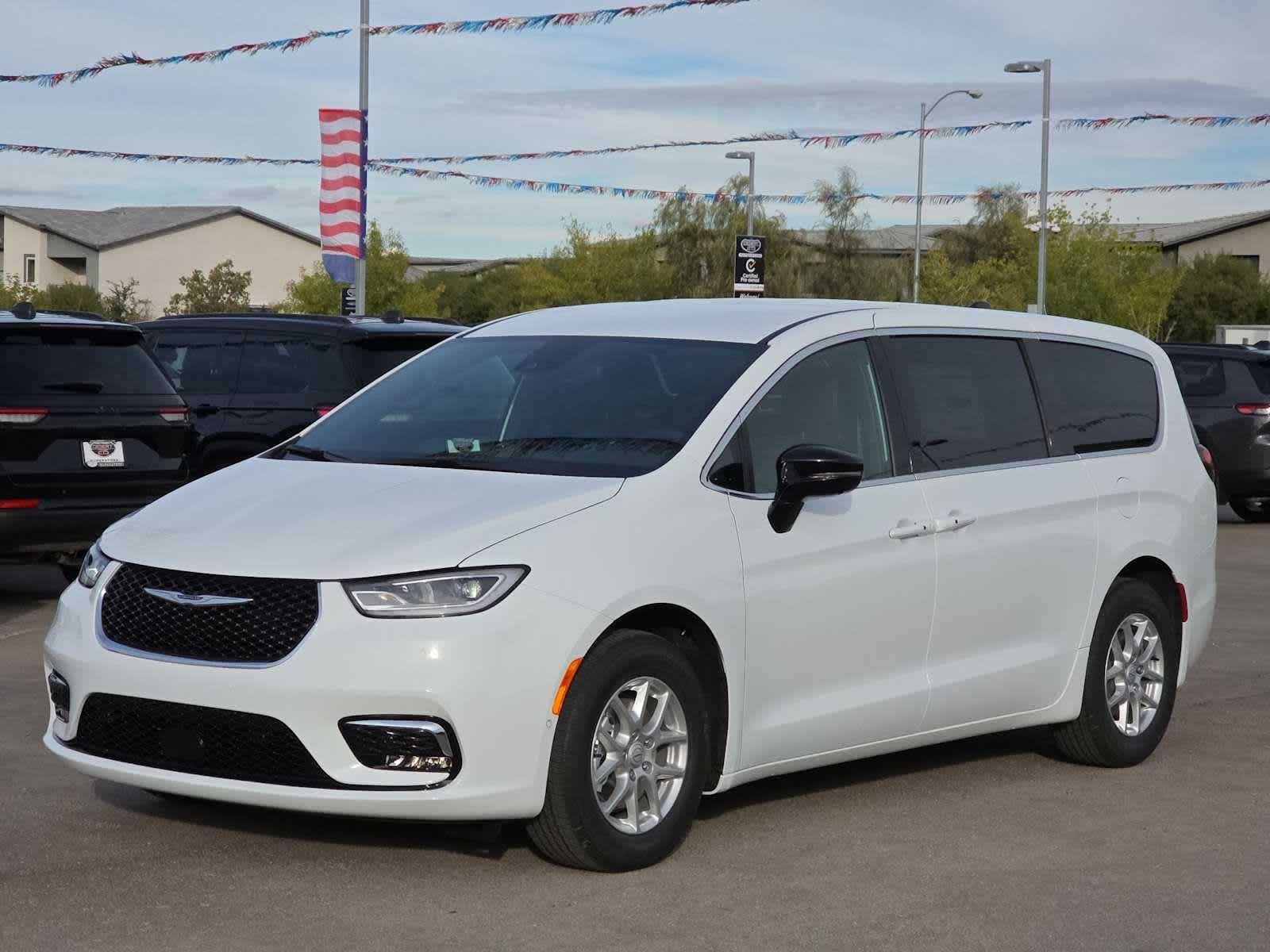 Thumbnail: 2026 Chrysler Pacifica - 4