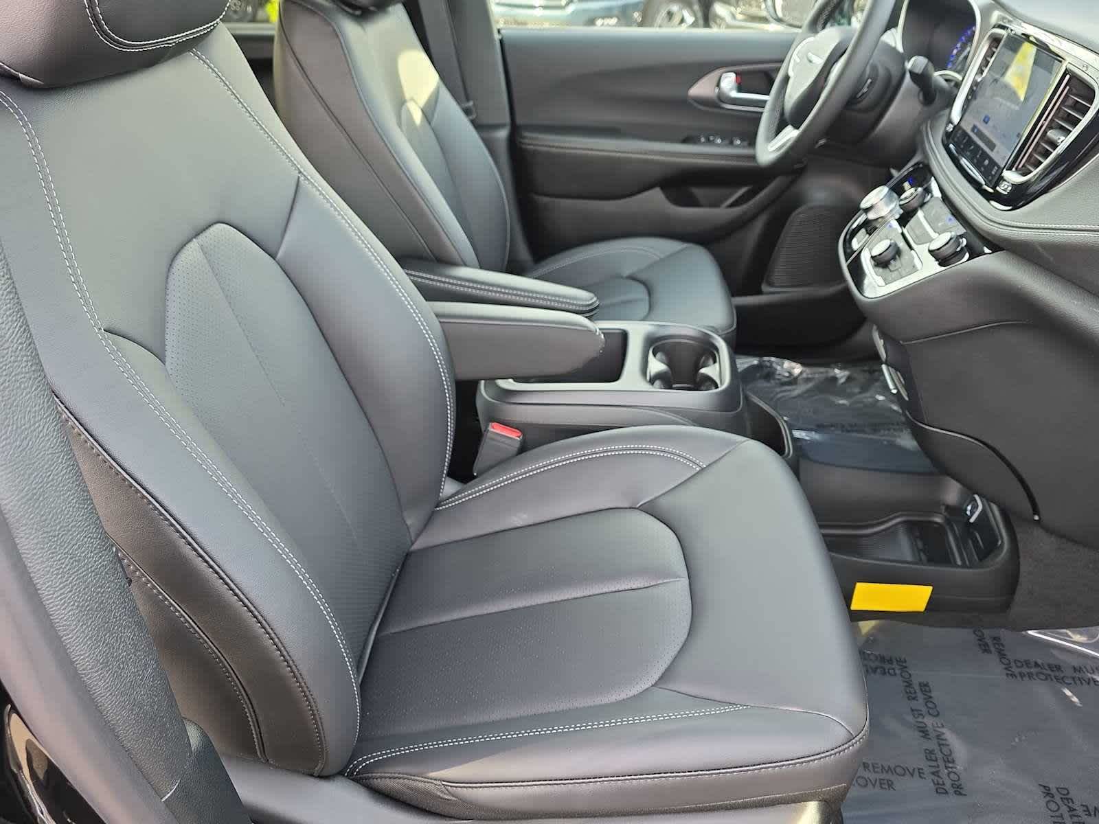 Thumbnail: 2026 Chrysler Pacifica - 23