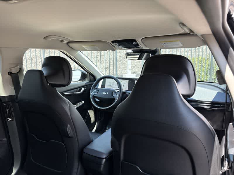 Thumbnail: 2022 Kia EV6 - 16