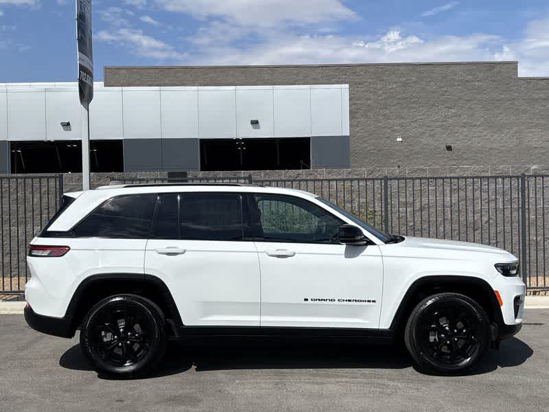 Thumbnail: 2024 Jeep Grand Cherokee - 9