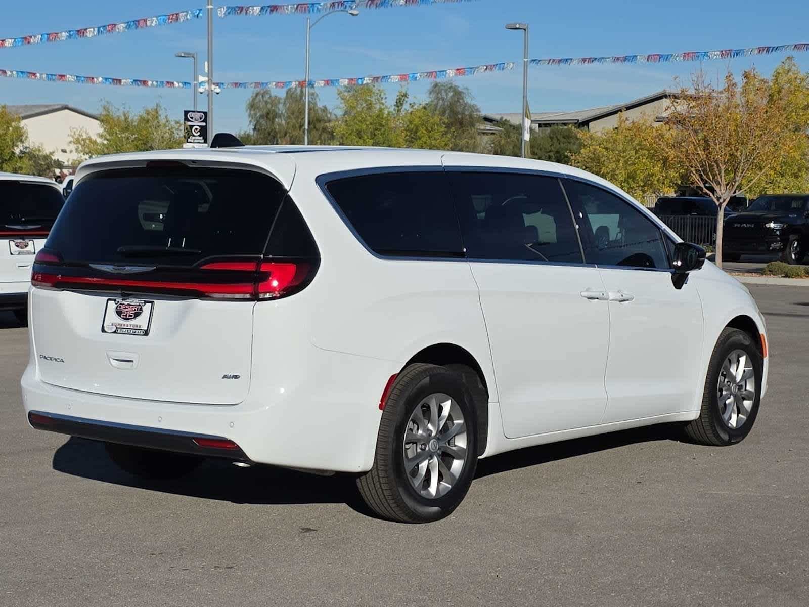 Thumbnail: 2026 Chrysler Pacifica - 9