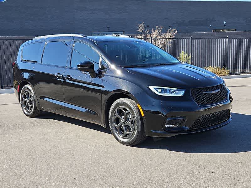 2025 Chrysler Pacifica Hybrid S Appearance 2