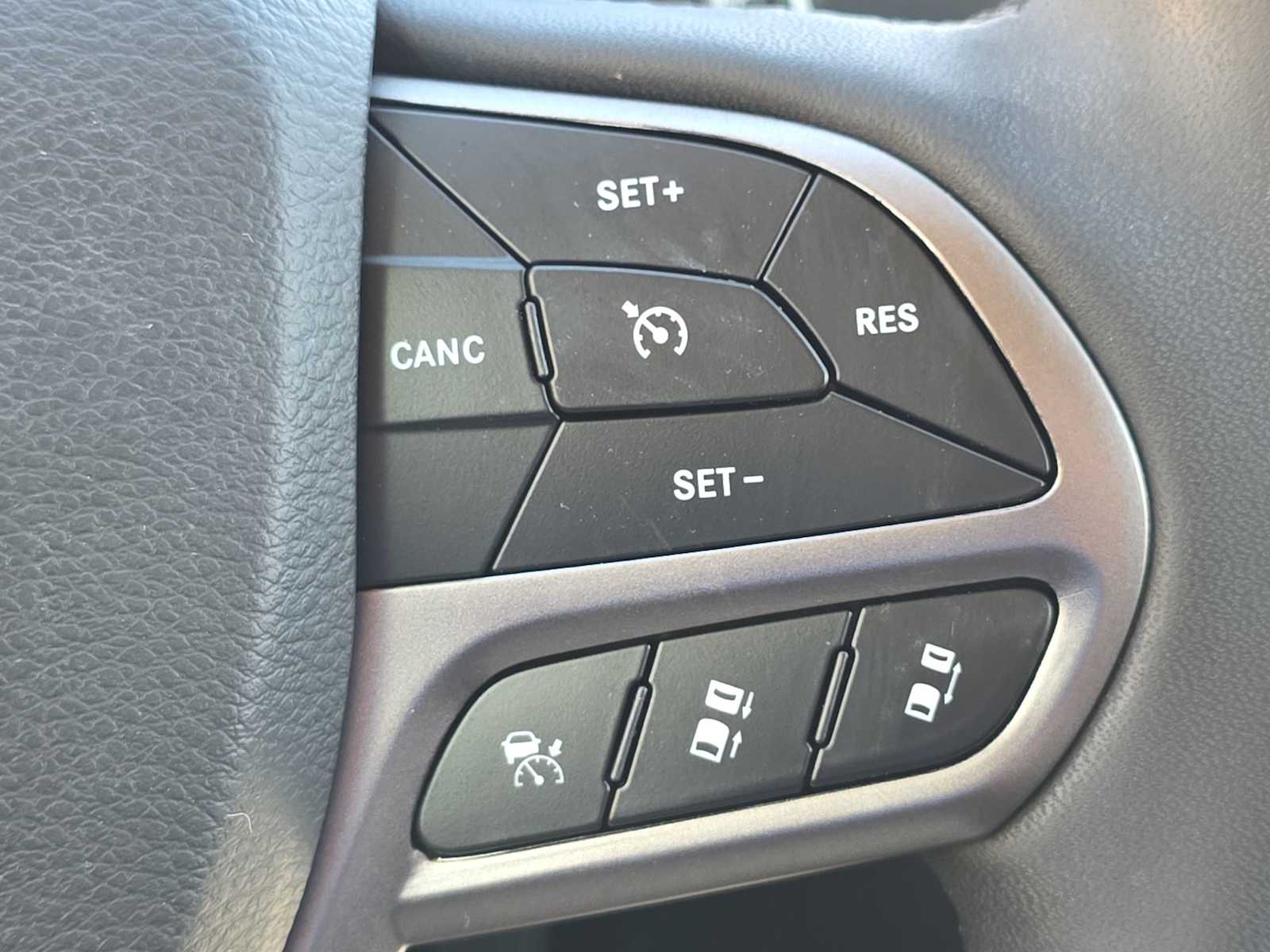 Thumbnail: 2022 Jeep Cherokee - 29