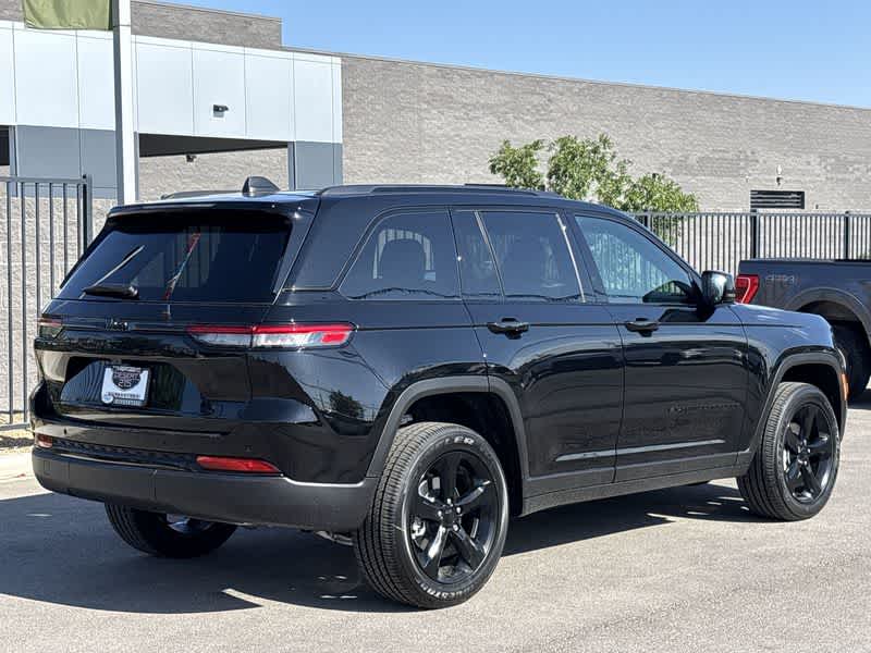 Thumbnail: 2025 Jeep Grand Cherokee - 8