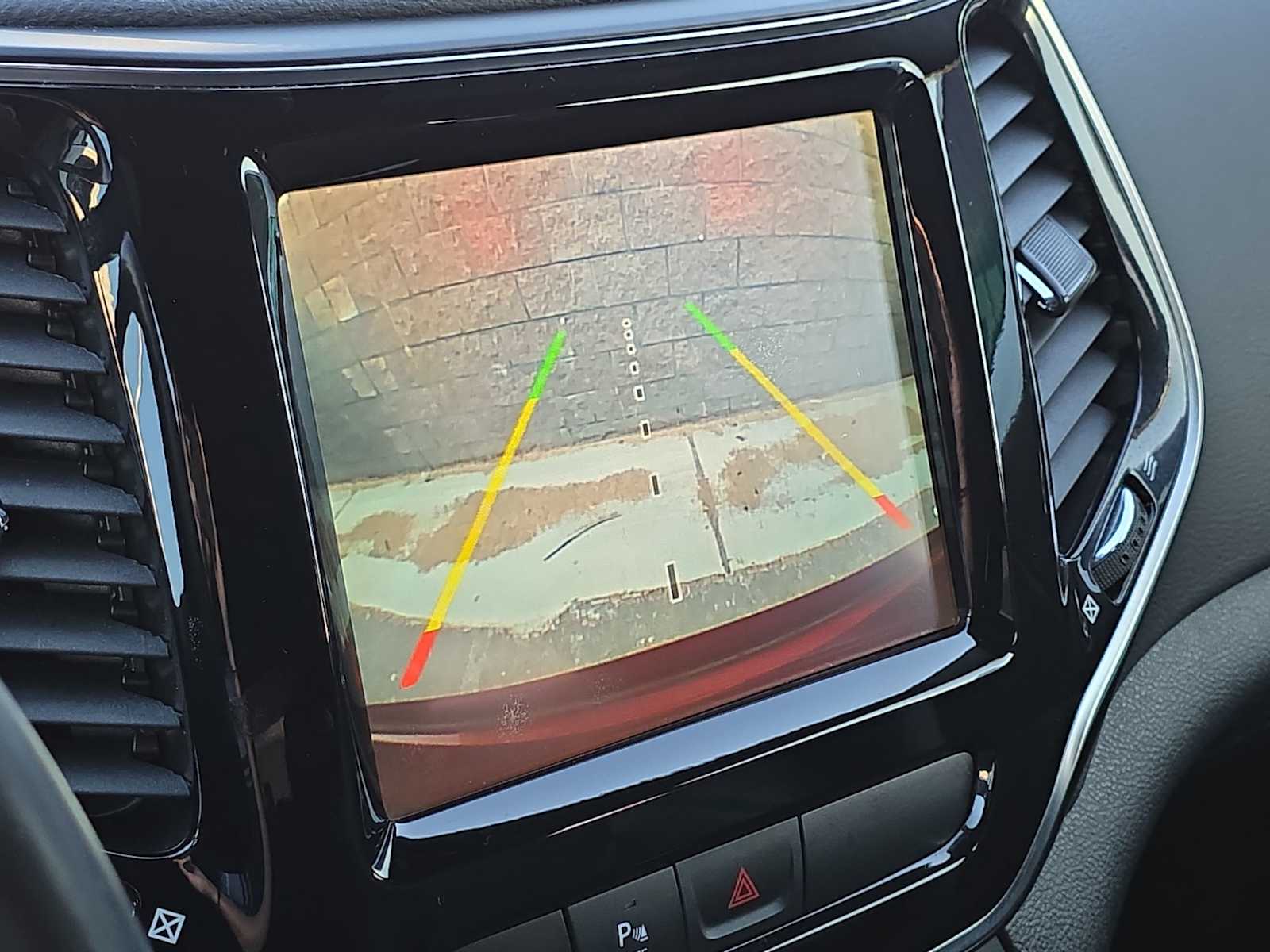 Thumbnail: 2019 Jeep Cherokee - 25